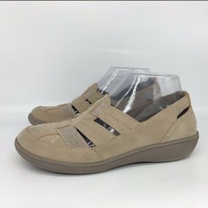 Bass go to comfort tan slip on loafers